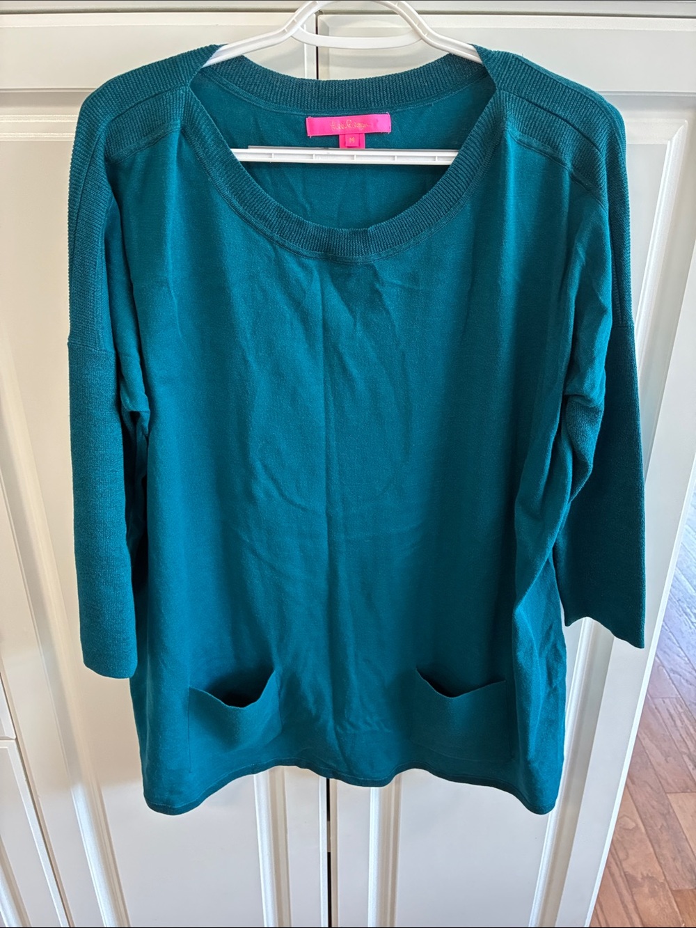Lilly Pulitzer Scoop Neck Tunic sweater with Front Pockets size M